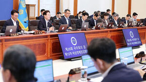 President Lee: "All but Two South Korean Vessels Have Cleared the Strait of Hormuz"