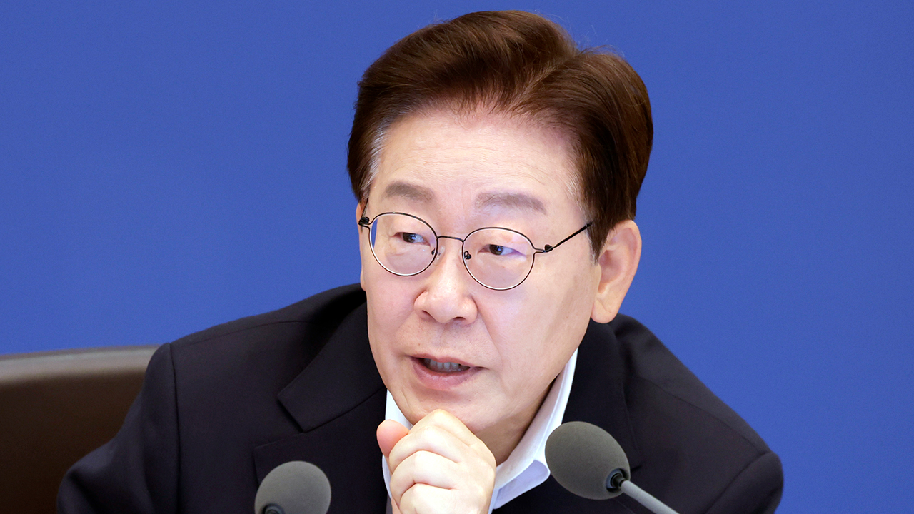 이 대통령, '공공 차량 2부제→5부제' 완화 보고에 "다 풀어주죠"