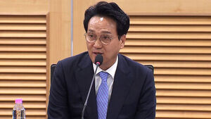Will Smartphones Be Banned in Schools? Gyeonggi Education Superintendent-Elect Proposes 'Teacher Authority Protection Bureau'