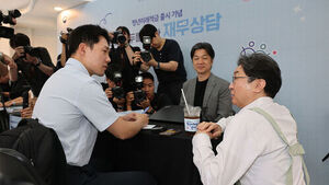Financial Authorities to Expand 1-on-1 Debt Counseling for Youth, Increasing Centers Tenfold