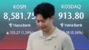 KOSPI Mixed in Early Trading Around 8,400; KOSDAQ Rises Over 2%