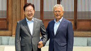 "메가 프로젝트 이끌어줘 감사"&hellip;문 전 대통령 칭찬하자