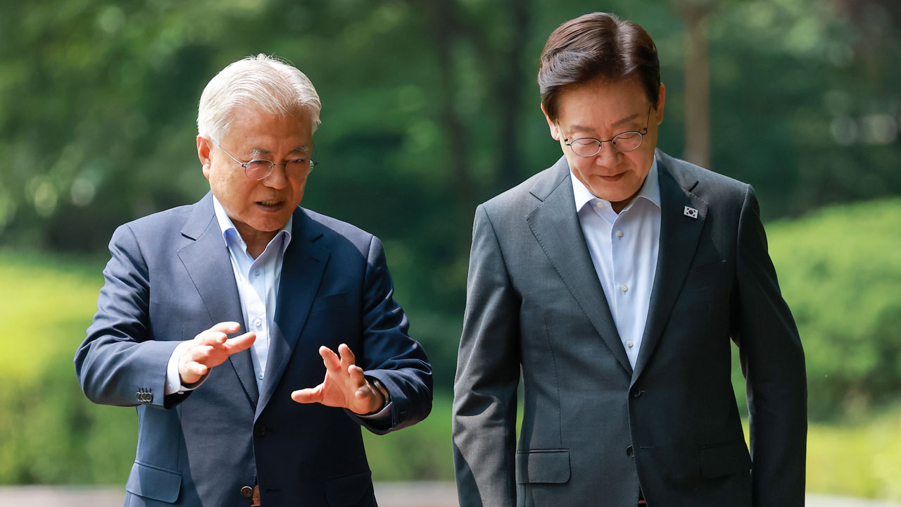 문재인 "민주개혁 진영 단합" 이재명 "속 단단해야…끊임없이 외연 확장"