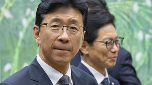 임명장 받은 신임 고용진 국회 사무총장