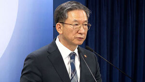 법무장관 "부친 증거인멸 처벌 어려워&hellip;친족 특례 개선 검토"