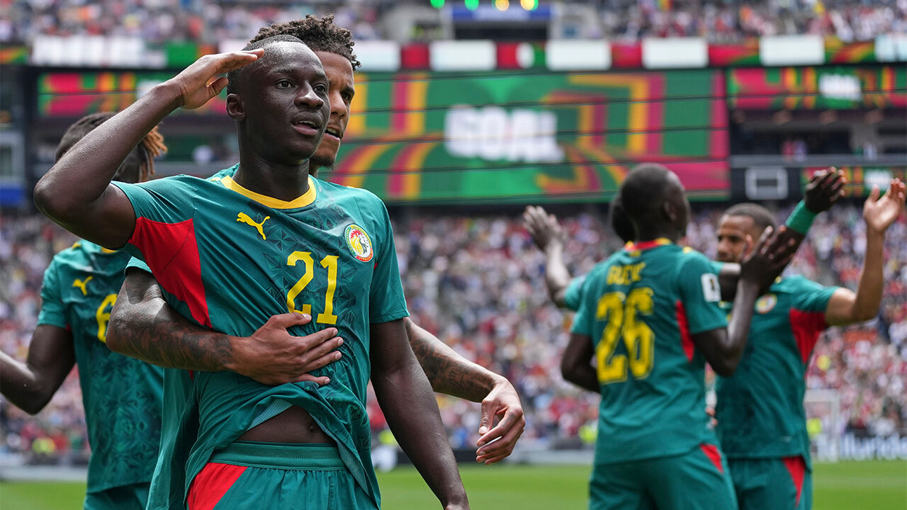 Senegal's Habib Diarra scores the opening goal (Photo: AP, Yonhap News)