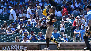 Song Sung-mun Hits First Big League Homer; San Diego Padres Suffer Crushing Defeat to Cubs