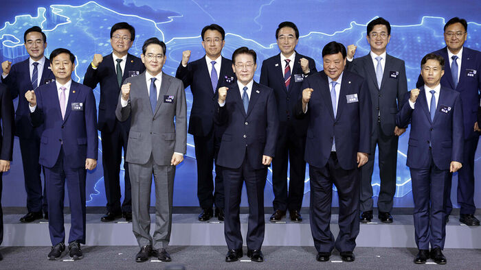 President Lee Jae-myung Attends Chungcheong Region Development Briefing with Lee Jae-yong: "Thank You for Your Bold Decision"