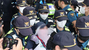 Chaos Erupts Outside Vote Counting Center: Protesters Clash with Police