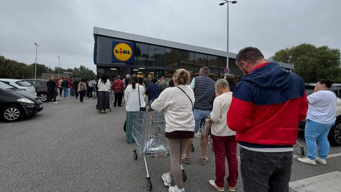 Citizens crowd a Lidl store to purchase air conditioners and fans (Photo: X capture, Yonhap News)