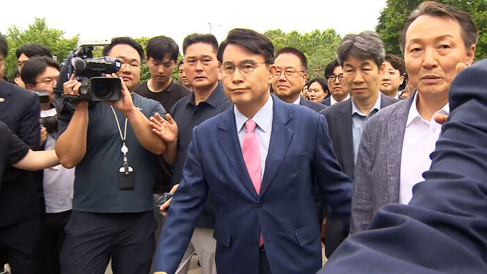 27일 만에 진입&hellip;247만 장, CCTV 없는 샤워실에