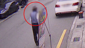 Man in His 80s Arrested After Stabbing 2 People at Hair Salon