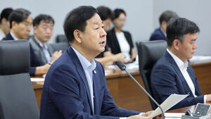 Koo Yun-cheol: "Key to Super-Gap Competitiveness Lies in Regions, Not Capital Area; Growth Engines for 5 Megaregions and 3 Special Zones to Be Selected Soon"