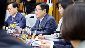 '메가 프로젝트' 반발한 노조들?&hellip;"도끼에 제 발등 찍혀"
