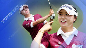 Moon Jung-min Takes One-Shot Lead with Chip-in Birdie
