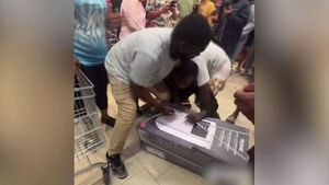 Crowds Clash Over Half-Price Air Conditioners Amid Deadly Heatwave