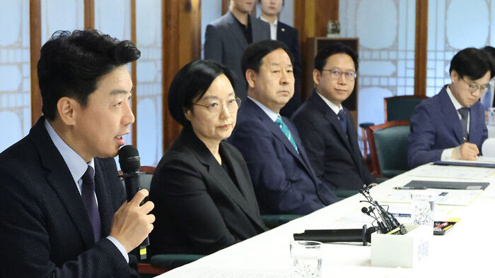 강훈식 대통령비서실장이 5일 서울 종로구 삼청동 총리공관에서 열린 고위당정협의회에서 발언하고 있다.
