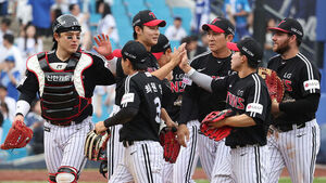 프로야구 LG, 1위 복귀&hellip;삼성 5연승 행진 마감