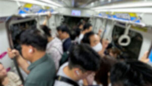 Commuters Clash Over Subway Air Conditioning: "Turn It Off" vs. "Keep It On"