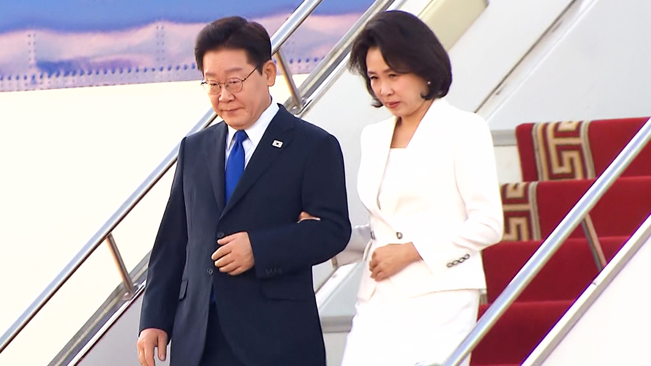 이 대통령, 몽골 도착…15년 만의 국빈방문