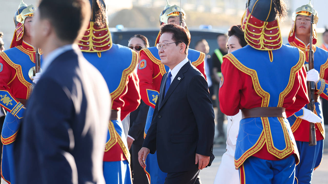 이 대통령 "한반도 단계적 비핵화 추진…몽골 외교적 자산 중요"