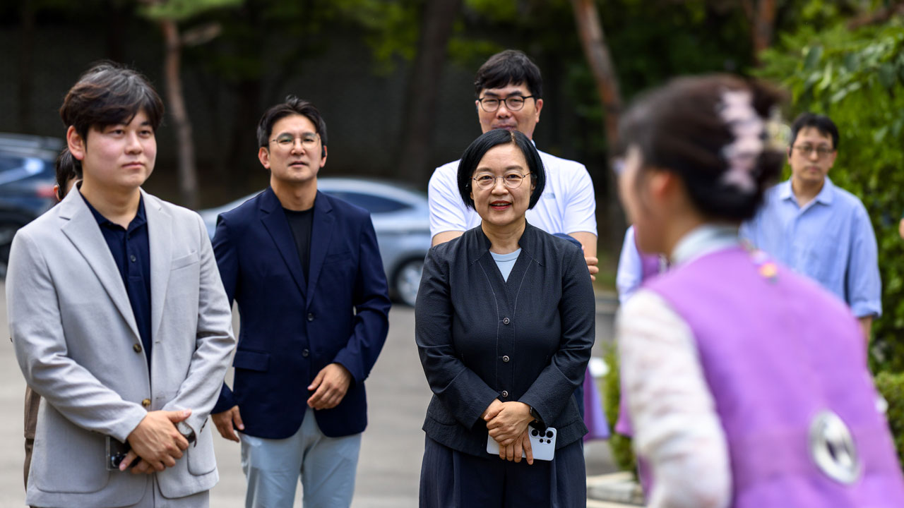 한 총리, '적극 행정' 공무원들과 브런치…"변화 체감되는 사례 많아지길"