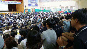 "대학보다 삼성&middot;하이닉스"&hellip;전국서 몰린 충북반도체고 설명회