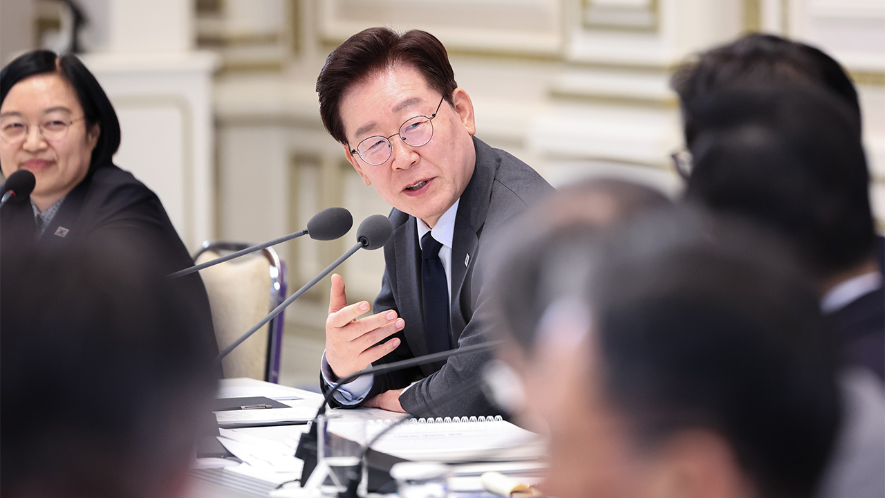 이 대통령 "물가 부담 없다면 가정용 전기료 조정해야 하는 상황"