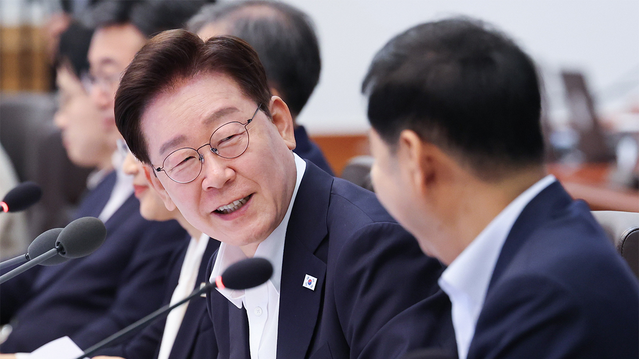 이 대통령 "우리나라 유통에 구조적 문제 꽤 있어…근본적 개혁"