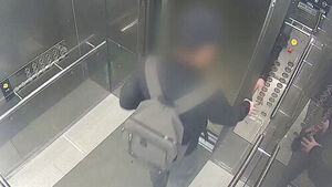 [단독] 꼭대기 찍고 계단으로&hellip;소화전 안 '수상한 뭉치'