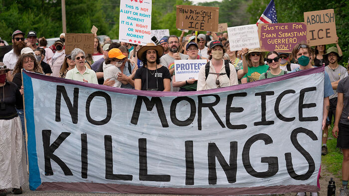 Residents protesting against ICE following the shooting involving an ICE agent in Maine, U.S., on the 14th (local time)
