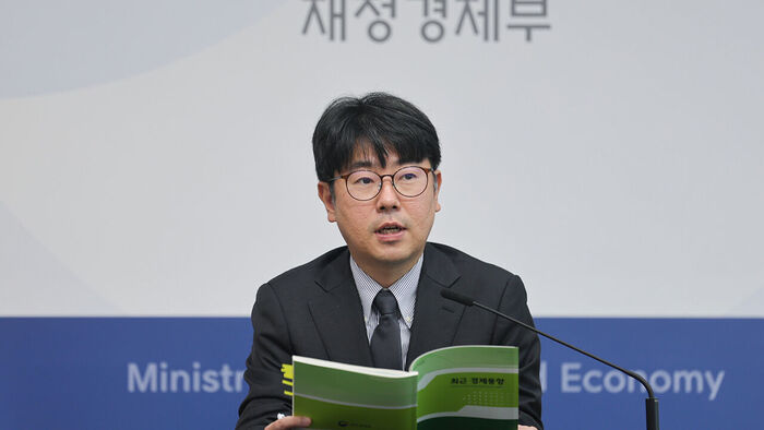 조성중 재정경제부 경제분석과장이 15일 정부세종청사에서 2026년 7월 최근 경제동향을 발표하고 있다.