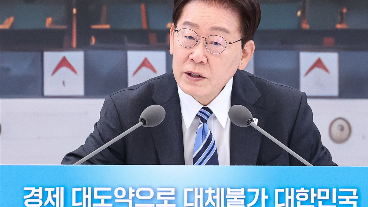이 대통령, 업무보고서 "개혁·혁신 잘 돼야…남은 기간 더 중요"