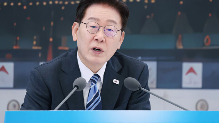 이 대통령, 담합 시정&middot;체납 세금 징수 거론하며 "과감히 해야"