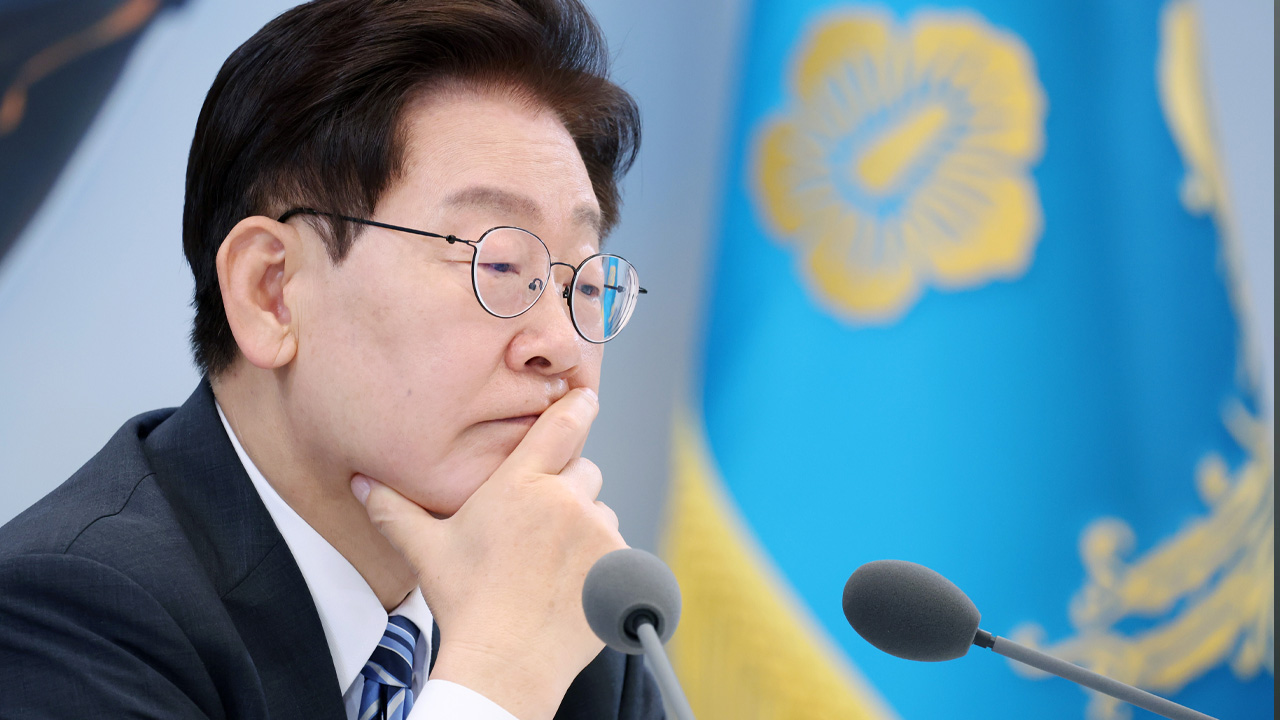 이 대통령, 가짜뉴스 실시간 대응 주문…"공동체 파괴할 정도"