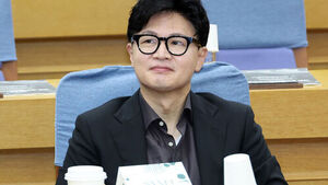 한동훈,  '복당 반대' 장동혁에 "싸움 걸어 연명"