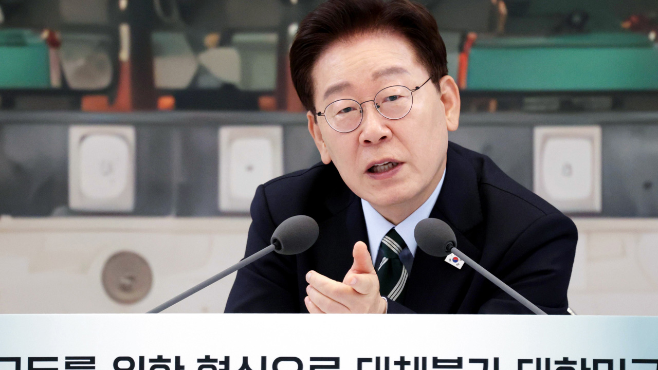 이 대통령 "딥페이크 악용 심각한 문제"…대응책 마련 주문