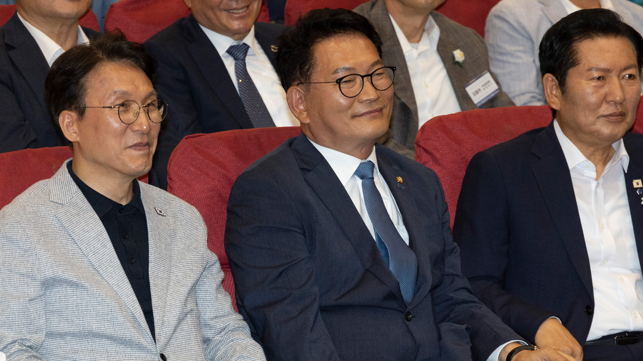 유시민, 민주당 전대 한 달 앞 재등판…강성 지지층 표심 영향 주목