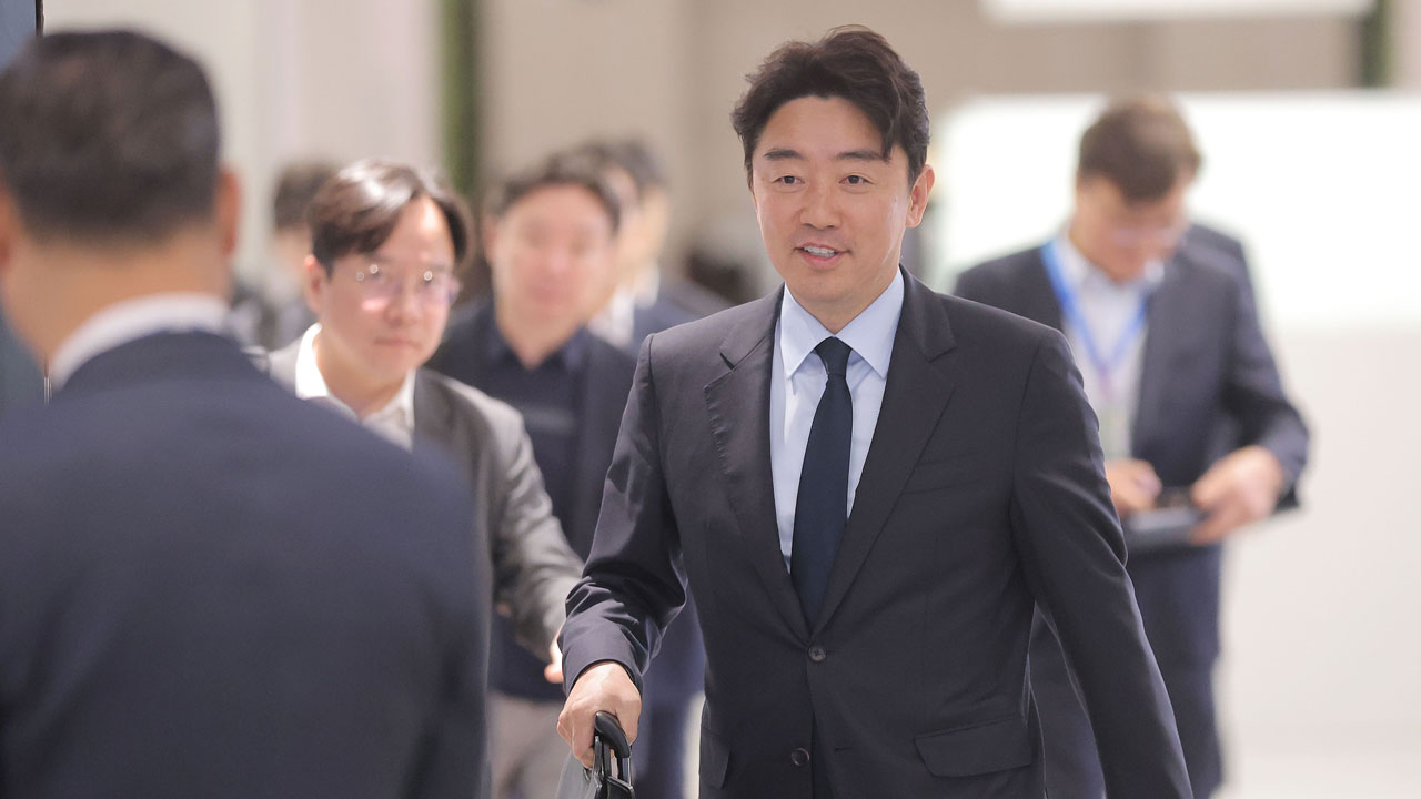 강훈식, 카타르 전 군주 조문 마치고 귀국…"협력지평 확대 기대"