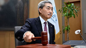 Bank of Korea Raises Key Interest Rate for First Time in 42 Months, Increasing Burden on Borrowers