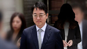 Shim Woo-jung's Daughter's Job Offer Revoked Over Eligibility Issues
