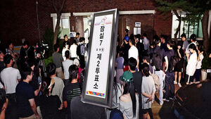 [단독] 투표소 문도 못 잠근 선관위&hellip;결국 난입 '아수라장'