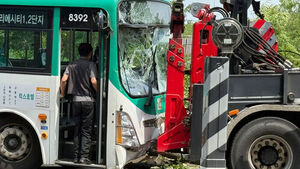 Village Bus Crashes Into Bus Stop in Gimpo; 3 Passengers Hospitalized