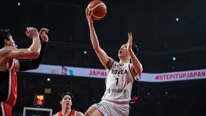 1일 일본 오키나와현 아레나에서 열린 2027 국제농구연맹(FIBA) 월드컵 아시아 예선 1라운드 B조 4차전 일본과의 경기에서 이현중(1번)이 슛하고 있다.