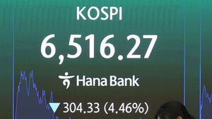 코스피, 반도체&middot;중동 '이중고'에 4.5% 급락&hellip;6,500선 턱걸이