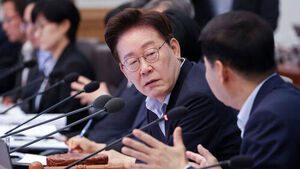 이 대통령 "사실관계 다르게 말하며 정치 의제화 해선 안돼"