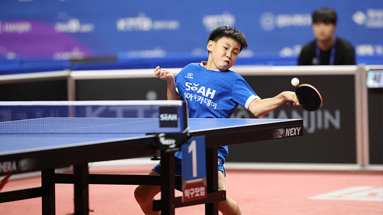 Kang Si-hyuk in action