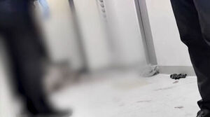 복도 뒹구는 '피범벅 알몸'&hellip;편의점 CCTV 소름 영상