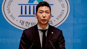 Lee Jeong-heon Criticizes Lee Jin-suk Over May 18 Forum: 'National Assembly Is Not a Rental Venue for History Distorters'