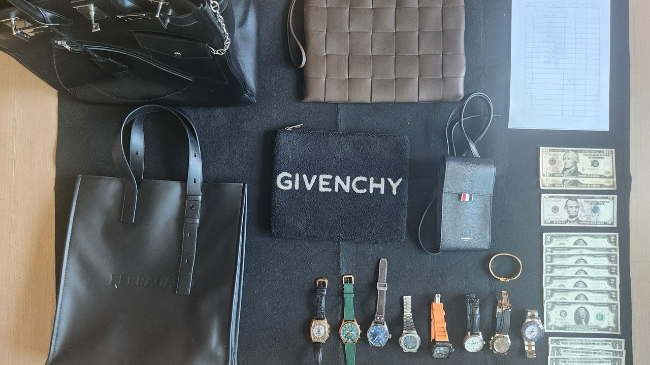 Items seized from the residence of person B (Photo provided by National Tax Service, Yonhap News)